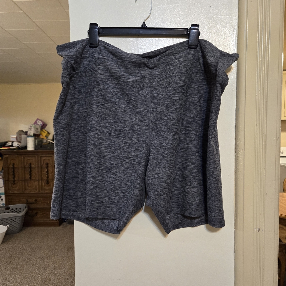 Women's Maurices grey soft & stretchy athletic shorts size 3X in great condition